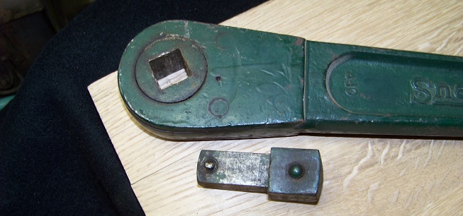 The plug comes in and out nicely while still being tight.  Rat mechanism wiggles ever so slightly.  Green paint should come off easily. The oil hole cleaned out nicely