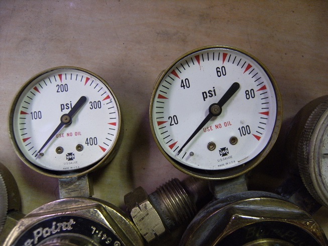 notice the gap at the 6'o'clock position.  The wrinkle in the dial face is harder to see...